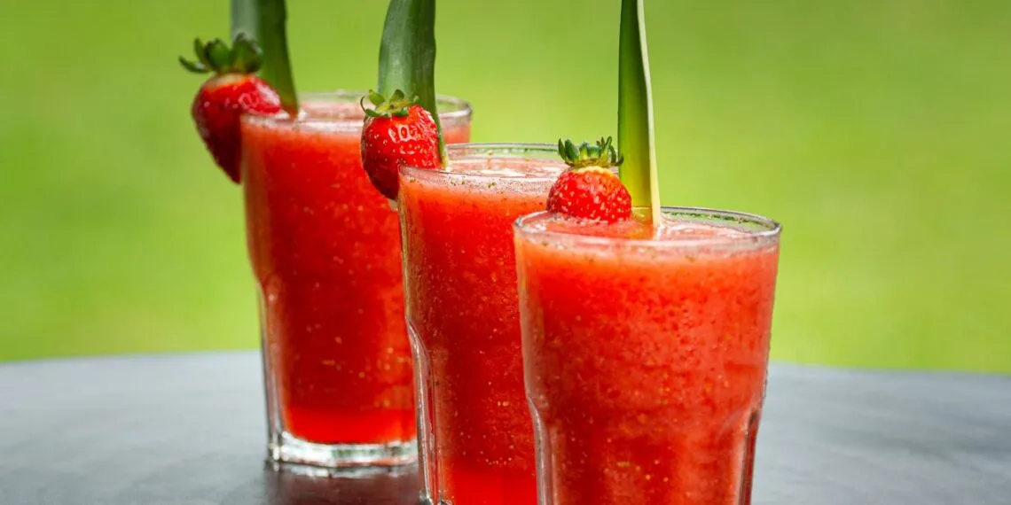 Vitamina de morango: 7 benefícios comprovados e como fazer em casa