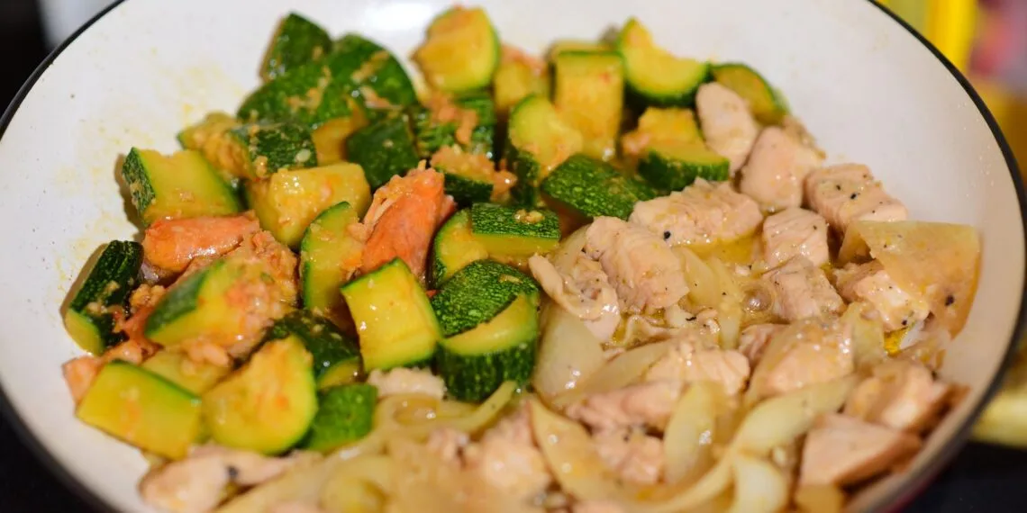 Acompanhamentos para Frango Xadrez: 8 Opções que Combinam Perfeitamente