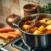 Caldo de carne com batata; aprenda a deixar o prato reconfortante em 30 minutos