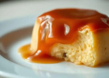 foto de pudim; segredos simples para uma sobremesa cremosa e irresistível