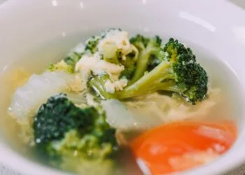 Calorias da sopa de legumes; quanto há em cada prato e como usar na dieta