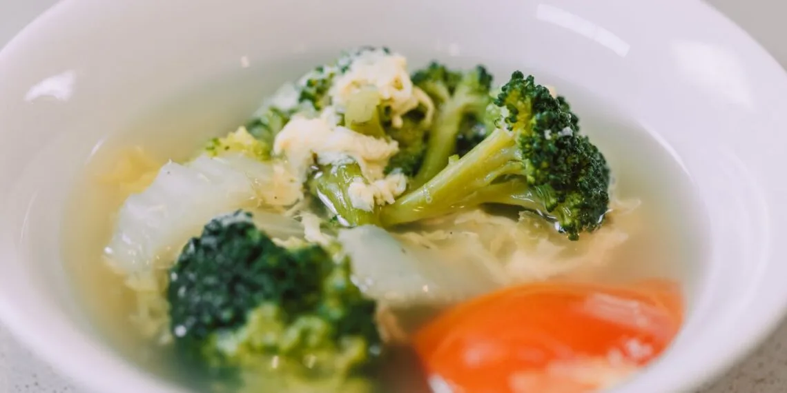 Sopa de Legumes Engorda ou Emagrece? Calorias e Versões Light em 2026