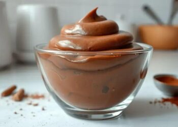 mousse de chocolate receita facil; descubra o segredo para sobremesa cremosa