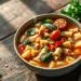 sopa com macarrão; descubra uma versão rápida que conforta em minutos