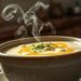 Sopa de batata simples cremosa: receita caseira que aquece o coração
