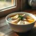 sopa de frango simples e rápida; faça em 15 minutos com sabor caseiro