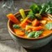 Sopa detox de legumes: receita fácil para limpar o organismo em 30 minutos