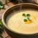 como faz sopa de mandioca: receita cremosa que aquece o coração