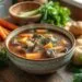 Como fazer sopa de carne simples: receita caseira que aquece o coração