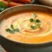 Como fazer sopa de cenoura e batata: receita cremosa que aquece o coração