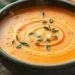 Como fazer sopa de cenoura: receita cremosa que vai conquistar seu paladar