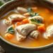 Como fazer sopa de frango simples: receita caseira que aquece o coração