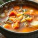 Como fazer sopa de legumes simples: receita caseira que aquece o coração