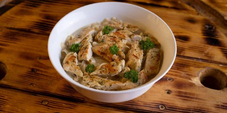 Canja de galinha com peito de frango: o segredo para uma receita reconfortante e nutritiva