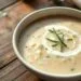 Sopa de alho-poró cremosa: o segredo para um jantar reconfortante e sofisticado