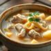 Sopa de frango com batata e macarrão: o conforto que sua família merece