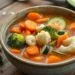 Sopa de legumes low carb: receita que aquece e emagrece em 30 minutos
