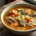 Sopa de macarrão com carne tudo gostoso: o conforto que sua família merece