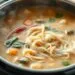 Sopa de macarrão na panela de pressão: receita rápida e cremosa em 15 minutos