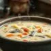 Sopa de mandioca com legumes: receita cremosa que aquece o coração