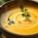 Sopa de mandioquinha cremosa: o segredo para um jantar reconfortante em 30 minutos