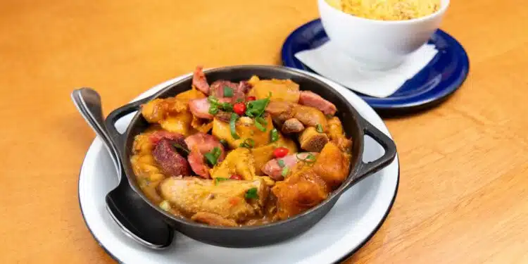 Barreado Paranaense Tradicional: Carne que Desmancha