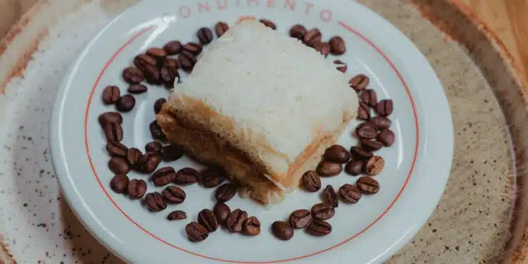 Bolo Cremoso de Tapioca com Coco: Receita que Derrete na Boca