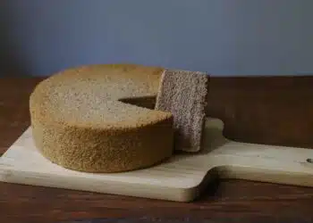 Bolo de Amendoim Fofinho: O Saboroso Segredo do Arraiá Perfeito!