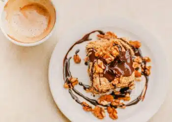 Bolo de Caneca de Chocolate no Micro-ondas: Pronto em 2 Minutos