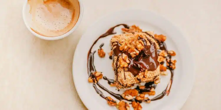 Bolo de Caneca de Chocolate no Micro-ondas: Pronto em 2 Minutos