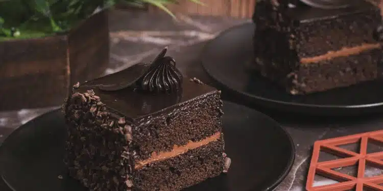 Bolo de Chocolate Molhadinho de Liquidificador com Calda