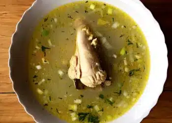 Canja de Galinha Caseira: O Abraço Quente para o Seu Inverno