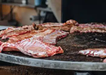 Canjiquinha Cremosa com Costelinha: Um Abraço Mineiro no Seu Prato