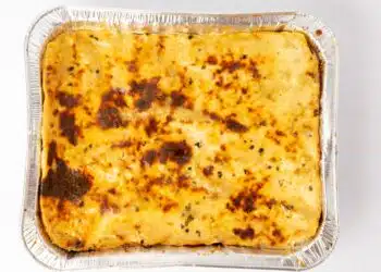 Escondidinho de Carne Moída com Purê Cremoso e Queijo Gratinado