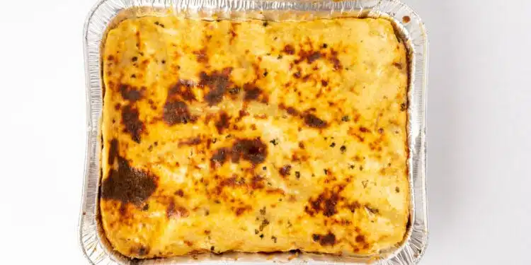 Escondidinho de Carne Moída com Purê Cremoso e Queijo Gratinado