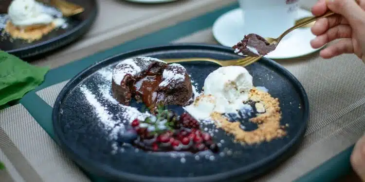Petit Gâteau com Sorvete: a Calda que Escorre em 30 Minutos