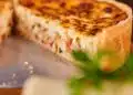 Torta de Frango Cremosa de Liquidificador: Joga e Assa