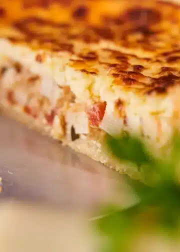 Torta de Frango Cremosa de Liquidificador: Joga e Assa