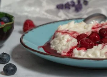 Mungunzá Cremoso Nordestino: o Mingau de Milho Branco que Aquece as Manhãs de Julho