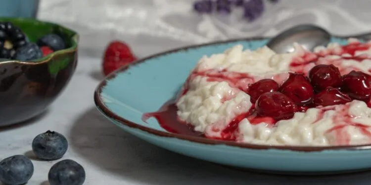 Mungunzá Cremoso Nordestino: o Mingau de Milho Branco que Aquece as Manhãs de Julho