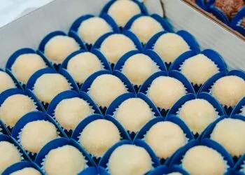 Queijadinha Nordestina de Coco e Queijo Coalho: o Doce do São João que Recheia a Mesa de Julho