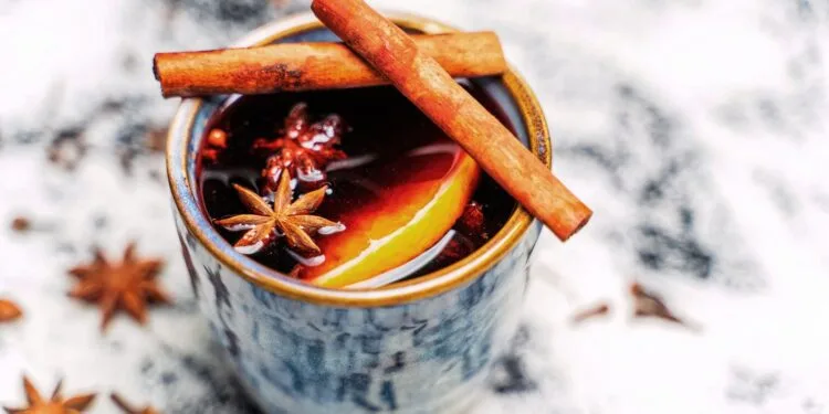 Canelinha Gaúcha de Inverno: a Bebida de Canela e Cachaça que Aquece a Festa Juliana no Sul