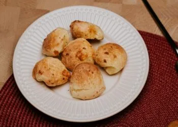 Pão de Queijo com Goma de Mandioca: o Café das Manhãs Frias de Julho no Interior de Minas