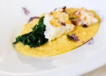 Rabada na Pressão com Polenta Cremosa à Mineira: o Jantar das Noites Frias de Julho