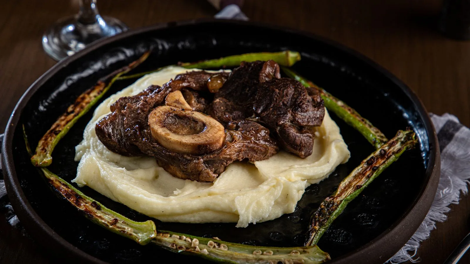 Deliciously cooked beef steak served with creamy mashed potatoes and grilled asparagus.