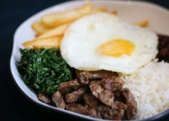 Bife a Cavalo a Mineira com Ovo Caipira: o Almoço de Julho que Sustenta o Domingo em Minas