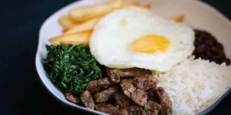 Bife a Cavalo a Mineira com Ovo Caipira: o Almoço de Julho que Sustenta o Domingo em Minas