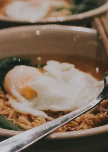 Caldo de Ovos Caipira com Cheiro-Verde: o Jantar Rústico das Noites Frias de Julho