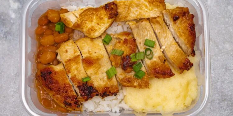 Frango Caipira com Ora-pro-nóbis e Angu: Almoço Mineiro para Aquecer Julho
