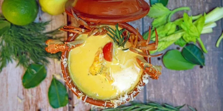 Ensopado de Caranguejo à Capixaba com Pirão de Farinha: o Jantar de Inverno do Litoral do ES